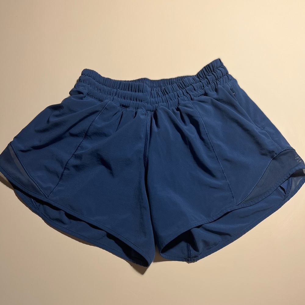 Lululemon size 2 hotty hot 4 inch shorts
